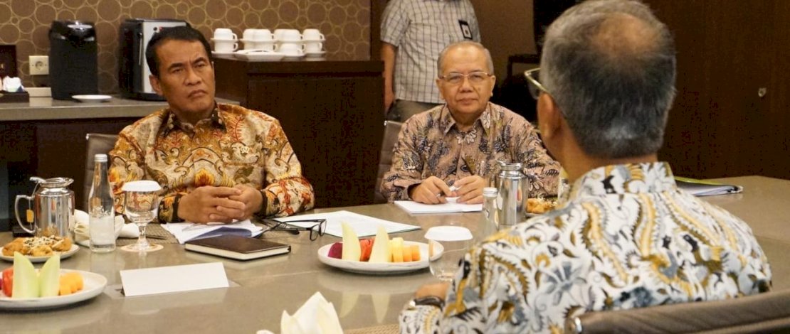 Mentan Amran saat bertemu dengan Perwakilan FAO untuk Indonesia dan Timor Leste, Rajendra Aryal di Hotel Mulia Jakarta, Selasa, 28 November 2023. Mentan Amran saat bertemu dengan Perwakilan FAO untuk Indonesia dan Timor Leste, Rajendra Aryal di Hotel Mulia Jakarta, Selasa, 28 November 2023.