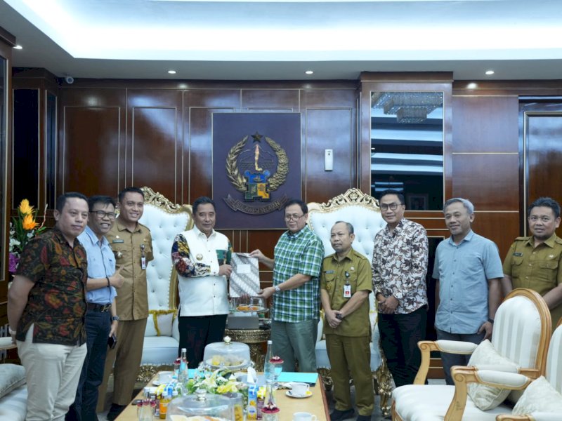 Timsel KI dan KPID Sulsel Serahkan Hasil Seleksi Calon Komisioner ke Pj Gubernur Bahtiar