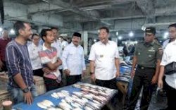 Wabup Gowa bersama Pj Gubernur Sulsel Lakukan Operasi Pasar