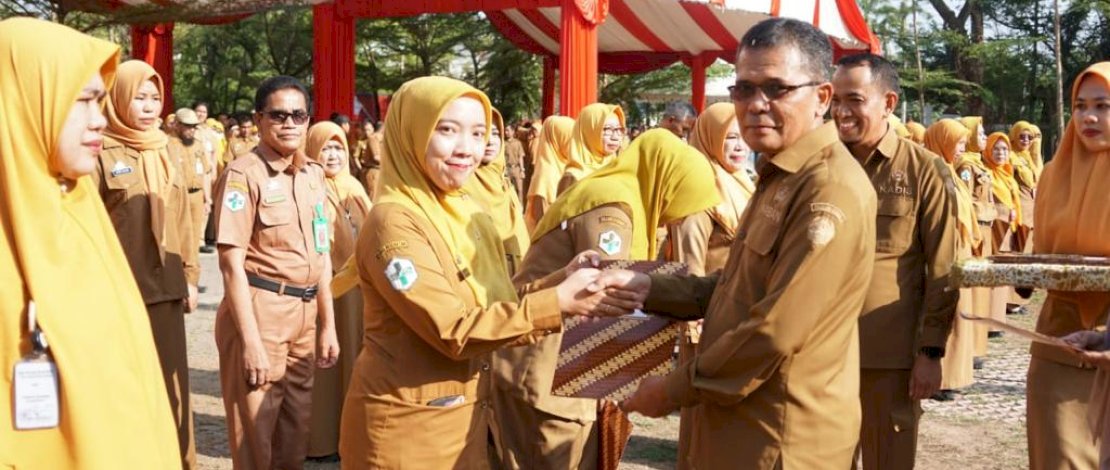 Pj Sekda Gowa Serahkan 31 Piagam Penghargaan Pada Peringatan HKN