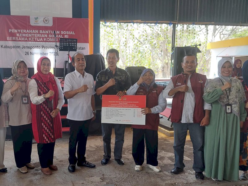 Ashabul Kahfi Bagikan Bantuan Sosial di Jeneponto dan Bantaeng