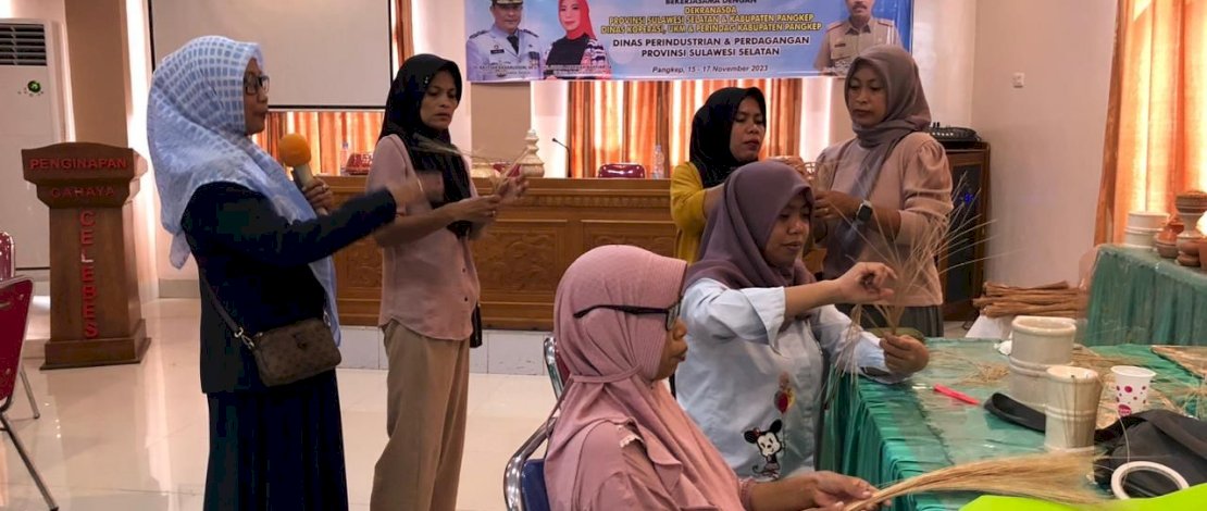 Gandeng Dekranasda, Disperindag Sulsel Dorong Kerajinan Pangkep Berdaya Saing Gandeng Dekranasda, Disperindag Sulsel Dorong Kerajinan Pangkep Berdaya Saing