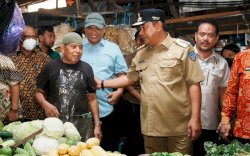 Operasi Pasar  Jelang Natal dan Tahun Baru di Makassar, Bahtiar -Danny Kunjungi Pasar Toddopuli