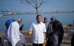 Libatkan 200 Warga, Hamka B Kady Ikut Aksi Bersih-bersih Pelabuhan Paotere