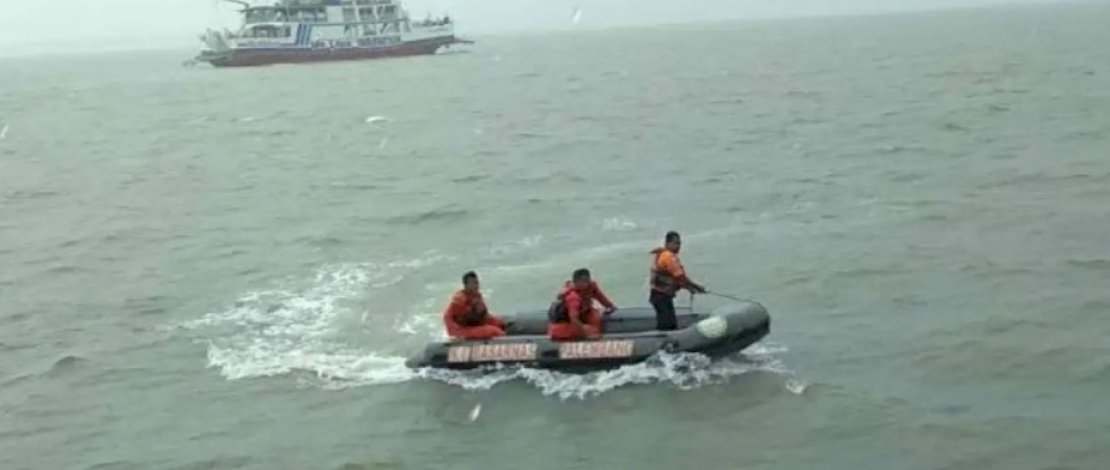 Pencarian penumpang KM Resky yang tenggelam di perairan Pangkep.