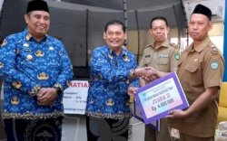Maros Terbaik Pencapaian TPBIS di Sulsel, Chaidir Syam Beri Penghargaan ke Kepala Desa