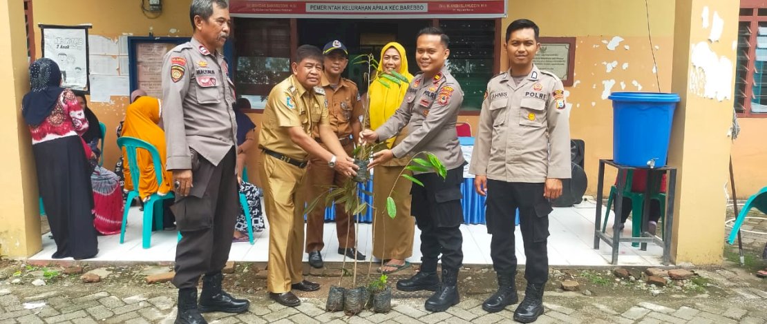 Silaturahmi ke Forkopincam Barebbo, Kapolsek Iptu Dodie Bawa Ole-ole Bibit Durian Musang King