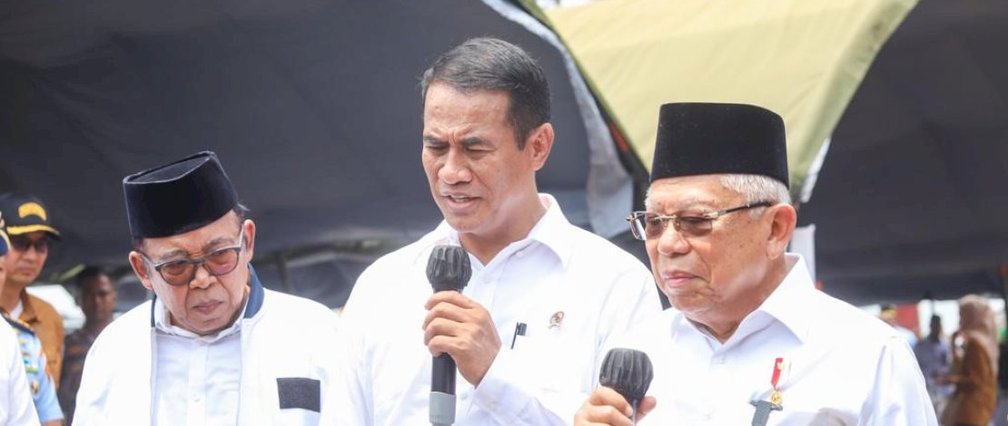 Mentan Amran Sulaiman mendampingi Wapres di Taman Pancasila, Cibitung, yang juga sebagai salah satu lokasi percontohan pertanian terpadu yang dikelola TNI.