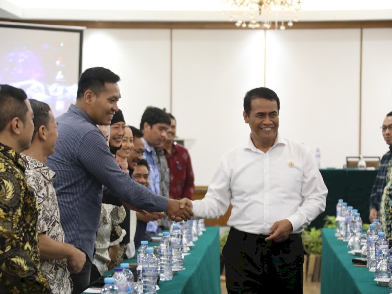 Mentan Amran Kerja Maraton Ajak Produsen Benih Jagung Perkuat Akselerasi Tanam