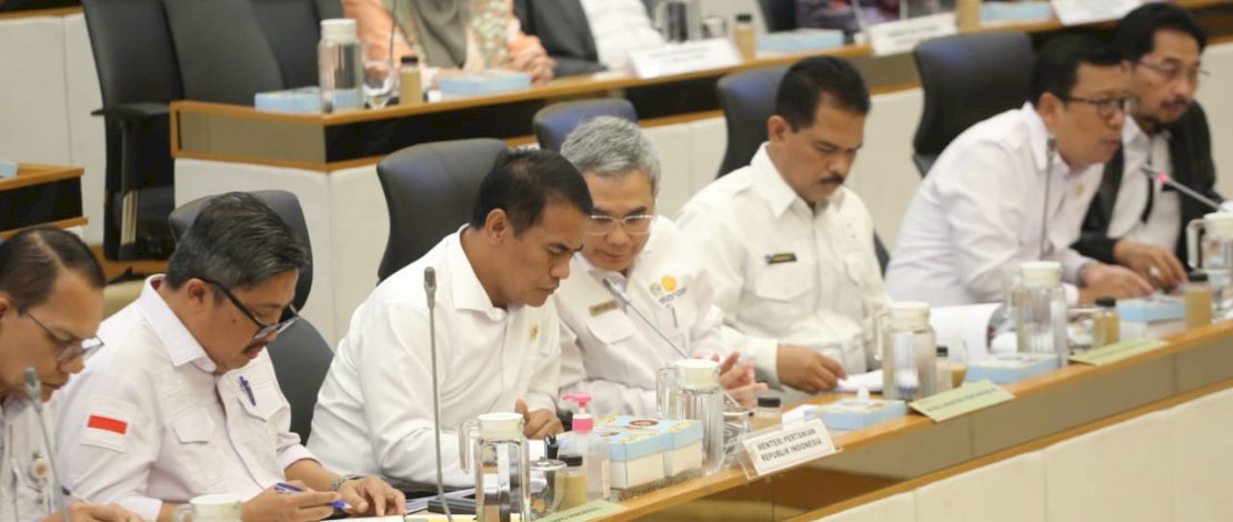 Rapat kerja bersama Menteri Pertanian Andi Amran Sulaiman, Rabu, 8 November 2023.