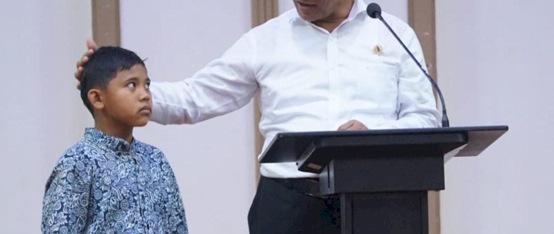 Komitmen Menteri Pertanian Andi Amran Sulaiman dalam membahagiakan yatim piatu dan janda dibuktikan langsung dengan mengalokasikan semua gaji dan tunjangan pribadinya untuk santunan.