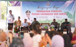 Pj Gubernur Bahtiar Ajak Petani Desa Mattiro Walie Tingkatkan Kesejahteraan dengan Budidaya Pisang