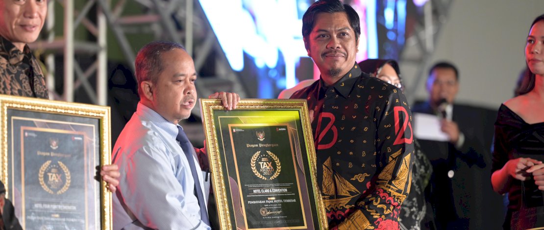Bapenda Makassar TAX Awards 2023 di Hotel Claro Makassar, Rabu (6/12/23) malam.