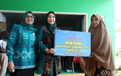 Kunjungi Posyandu dan Tanam Cabai di Kelurahan Macanang, Pj Ketua TP PKK Sulsel  Tanam Cabai