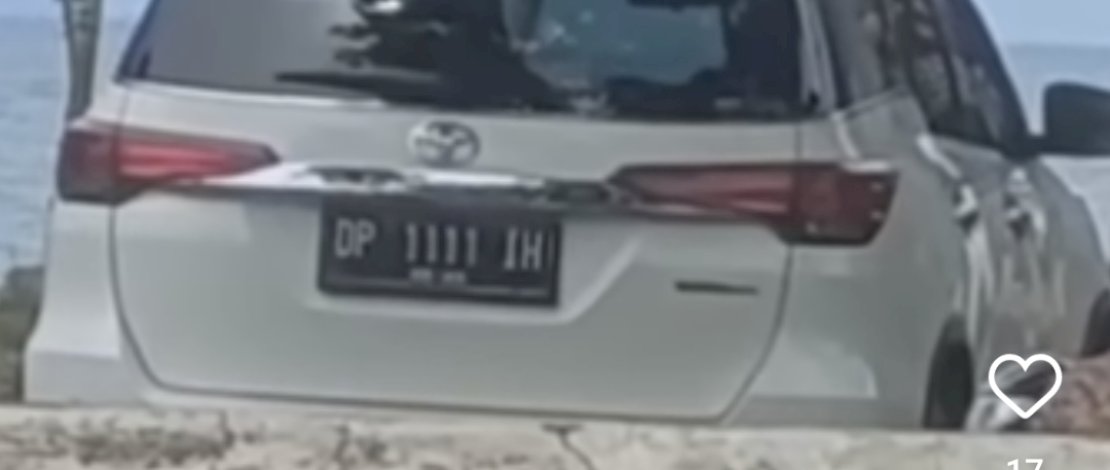 Mobil Putih Goyang  di Pantai Galesong  Viral di Media Sosial