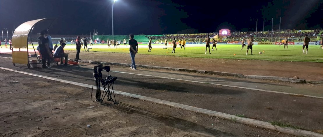 Suasana di station BJ Habibie yang mengalami pemadaman Listrik bergilir jelang pertandingan PSM VS Bhayangkara FC