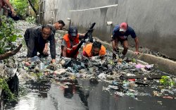 Antisipasi Banjir, Warga Kecamatan Bontoala Gelar Aksi Bersih Kanal 