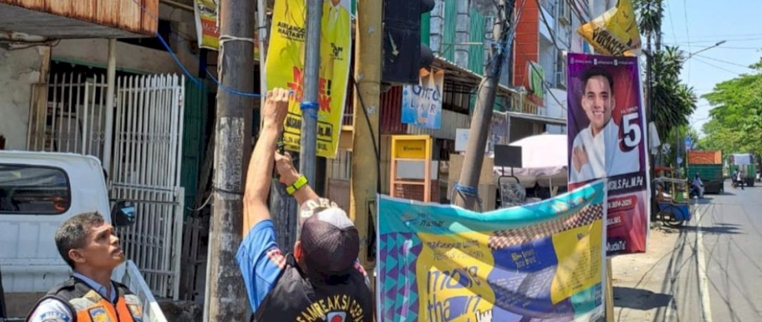 Dishub Makassar Sterilkan Traffic Light dari Baliho dan Spanduk
