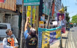 Dishub Makassar Sterilkan Traffic Light dari Baliho dan Spanduk
