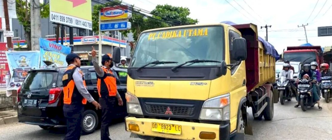 Dishub Makassar Bersama Polrestabes Makassar Operasi Truk Tonase