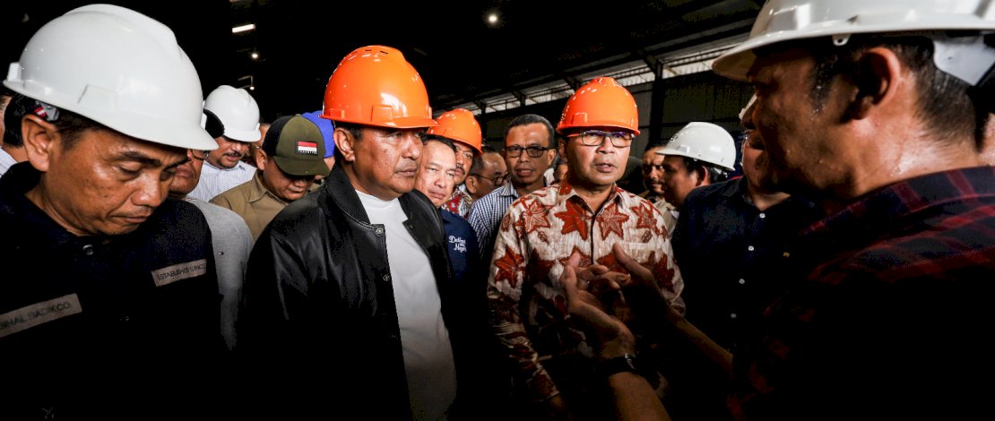 Mendampingi Pj Gubernur Bahtiar Baharuddin, Wali Kota Makassar Moh Ramdhan Pomanto, mengecek stok kebutuhan pokok di pergudangan. Mendampingi Pj Gubernur Bahtiar Baharuddin, Wali Kota Makassar Moh Ramdhan Pomanto, mengecek stok kebutuhan pokok di pergudangan.