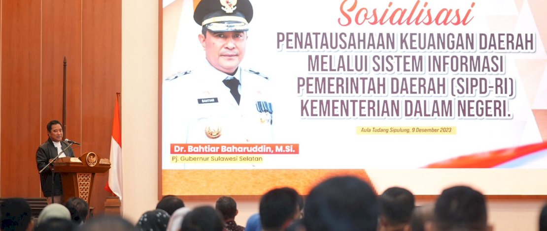 Penjabat Gubernur Sulsel, Bahtiar Baharuddin, membuka Sosialisasi Penatausahaan Keuangan Daerah Melalui Sistem Informasi Pemerintah Daerah (SIPD-RI) Kementerian Dalam Negeri, di Aula Tudang Sipulung Rumah Jabatan Gubernur, Sabtu, 9 Desember 2023.