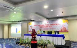 Kadinkes Lutra Jadi Narasumber Rakortek Perencanaan Dinkes Provinsi 