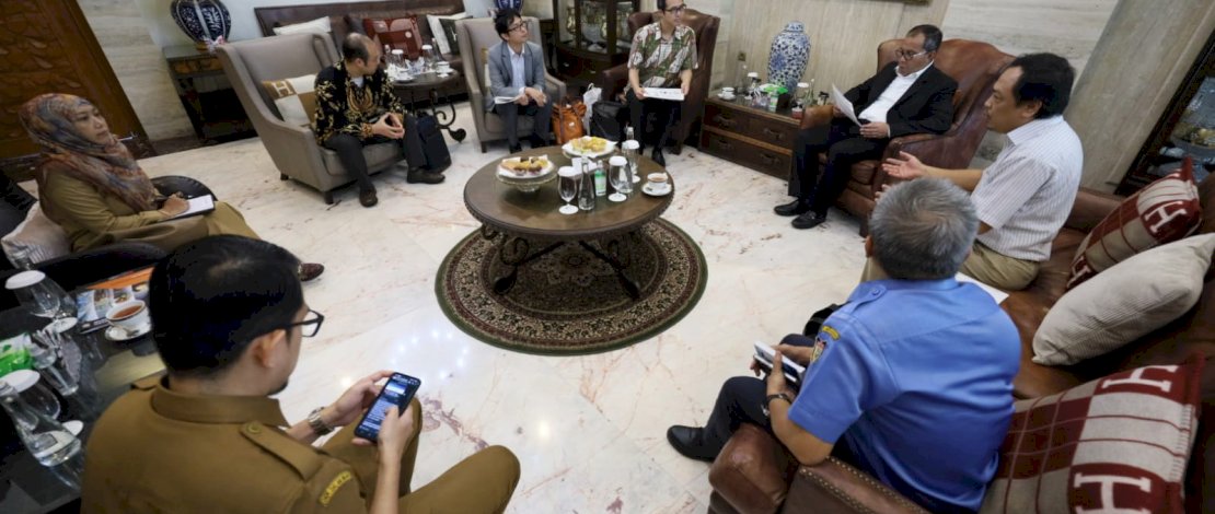 Wali Kota Makassar Moh Ramdhan "Danny" Pomanto menerima kunjungan IMV Corporation, di kediaman pribadinya Jalan Amirullah, Senin, 11 Desember 2023.