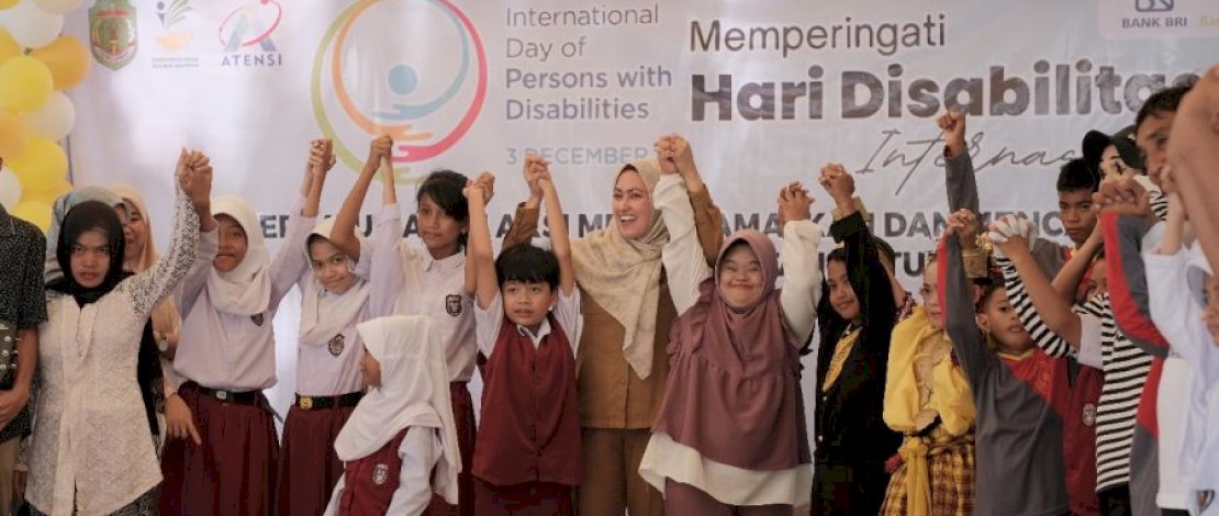 Indah Putri Indriani saat menghadiri Peringatan Hari Disabilitas Internasional (HDI) 2023, di Pelataran Kantor Bupati Luwu Utara, Senin, 11 Desember 2023.