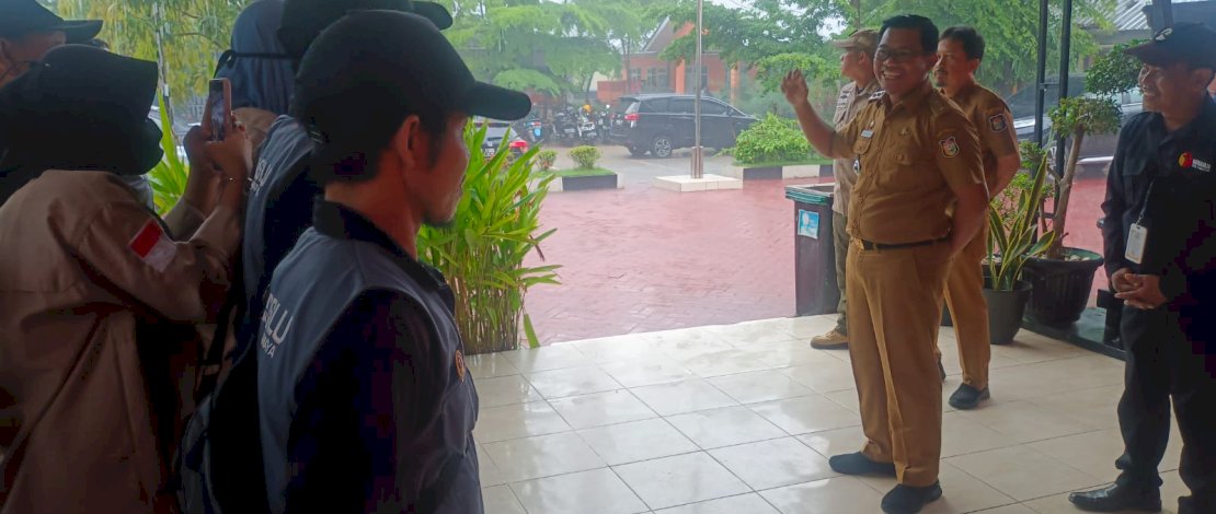 Camat Biringkanaya Pimpin Apel Penertiban Baliho dan Alat Peraga