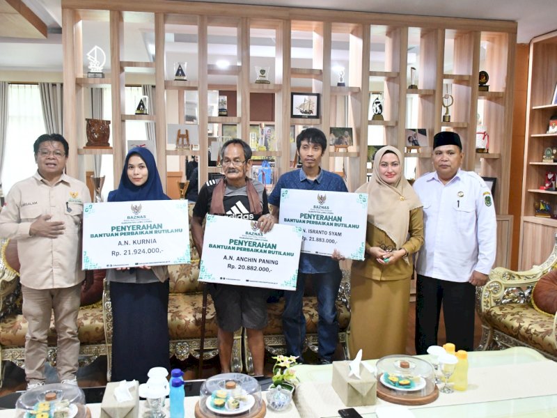 Bupati Luwu Utara Serahkan Bantuan Bedah Rumah Baznas