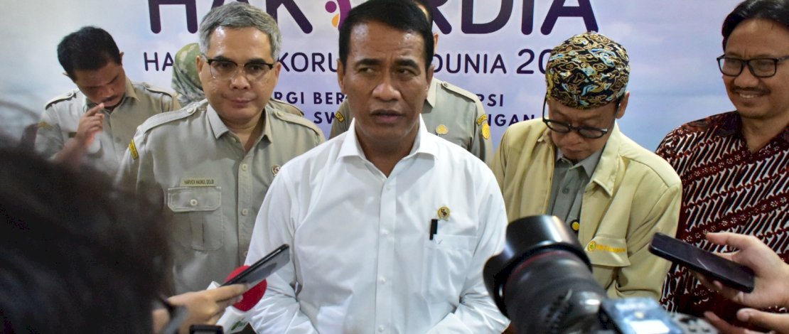 Mentan Amran saat menghadiri Peringatan Hari Anti Korupsi Sedunia (Hakordia) sekaligus Pembinaan Mental bertema "Sinergi Berantas Korupsi, Wujudkan Swasembada Pangan yang digelar di Auditorium Utama Kantor Pusat Kementan, Jakarta Selatan, Kamis, 14 Desember 2023.
