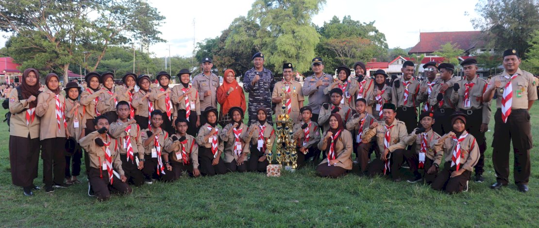 Wakil Bupati Kepulauan Selayar, Saiful Arif, yang juga Ketua Kwarcab Gerakan Pramuka Kepulauan Selayar, secara resmi menutup Kegiatan Festival Pramuka Kreatif (Fespaki) Tahun 2023, yang berlangsung di Lapangan Pemuda Benteng, Kamis, 14 Desember 2023.