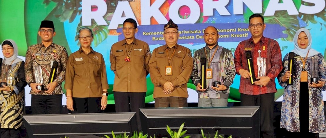 Usai Kota Makassar dinobatkan sebagai Kota Kreatif Indonesia oleh Kementerian Pariwisata dan Ekonomi Kreatif Republik Indonesia, Dinas Pariwisata Makassar bertekad membawa nama Kota Daeng ini ke tingkat yang lebih tinggi. Usai Kota Makassar dinobatkan sebagai Kota Kreatif Indonesia oleh Kementerian Pariwisata dan Ekonomi Kreatif Republik Indonesia, Dinas Pariwisata Makassar bertekad membawa nama Kota Daeng ini ke tingkat yang lebih tinggi.