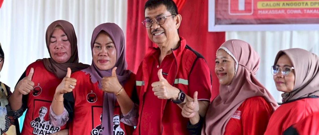 ARW Kampanyekan Misi Satu Desa Satu Sarjana di Takalar ARW Kampanyekan Misi Satu Desa Satu Sarjana di Takalar