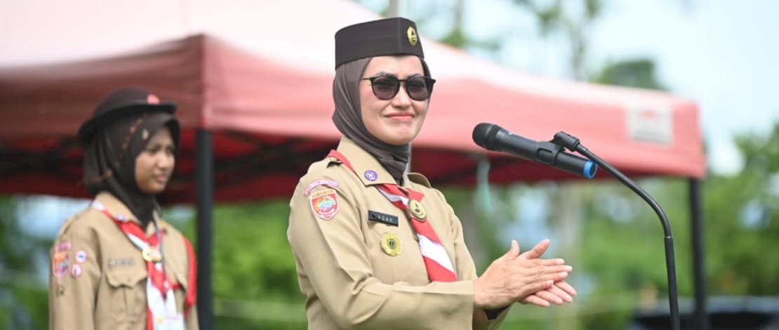 Indah Putri Indriani selaku Ketua Majelis Pembimbing Cabang Gerakan Pramuka Luwu Utara, secara resmi membuka kegiatan Kemah Bakti dan Gladian Pimpinan Regu (Dianpinru) Ranting Kecamatan Masamba.