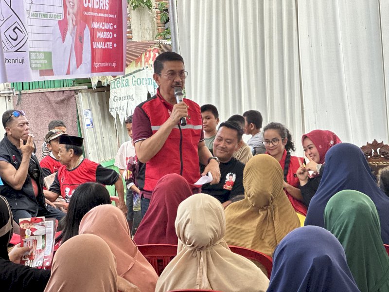 Didampingi BMI, Ridwan Wittiri Jelaskan Manfaat Kartu Sakti ke Warga Barombong 