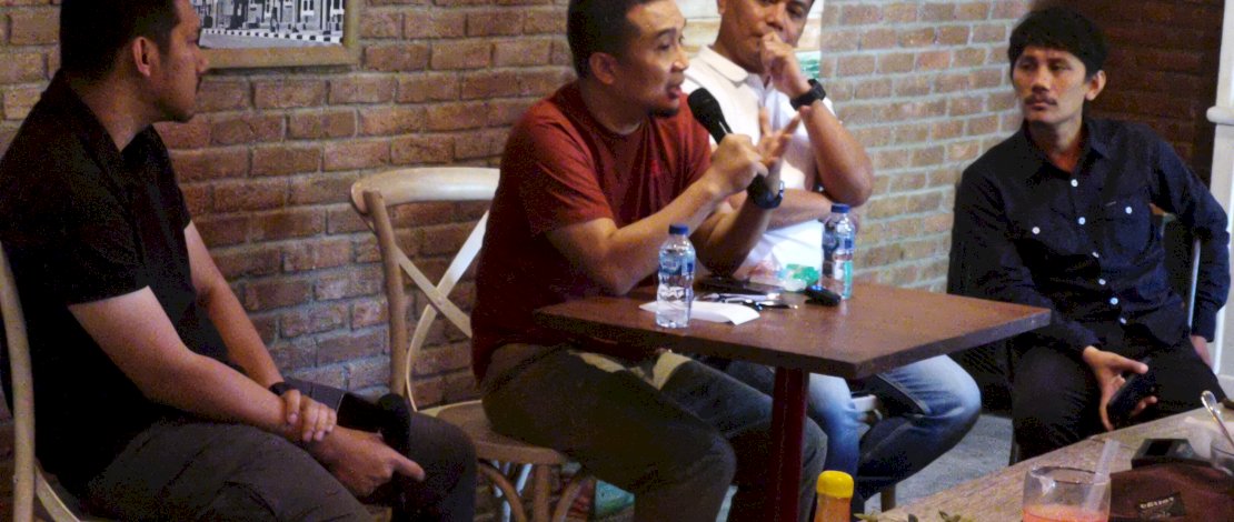 Direktur Utama PSM Makassar Sadikin Aksa Menangis di hadapan Supporter klub, Ranu 20 Desember 2023 Direktur Utama PSM Makassar Sadikin Aksa Menangis di hadapan Supporter klub, Ranu 20 Desember 2023