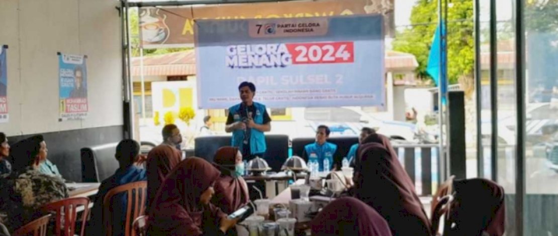 Wakil Sekretaris Jenderal DPN Partai Gelombang Rakyat (Gelora) Indonesia, Muhammad Taslim Tamang, konsolidasi caleg di Kabupaten Sinjai, di salah satu warkop di Kota Sinjai pada Rabu (20/12/2023). Wakil Sekretaris Jenderal DPN Partai Gelombang Rakyat (Gelora) Indonesia, Muhammad Taslim Tamang, konsolidasi caleg di Kabupaten Sinjai, di salah satu warkop di Kota Sinjai pada Rabu (20/12/2023).