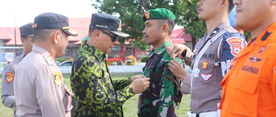 Apel Gelar Pasukan Operasi Lilin 2023 yang dilaksanakan Polres Kepulauan Selayar, berlangsung di Lapangan Pemuda Benteng, Kamis, 21 Desember 2023.