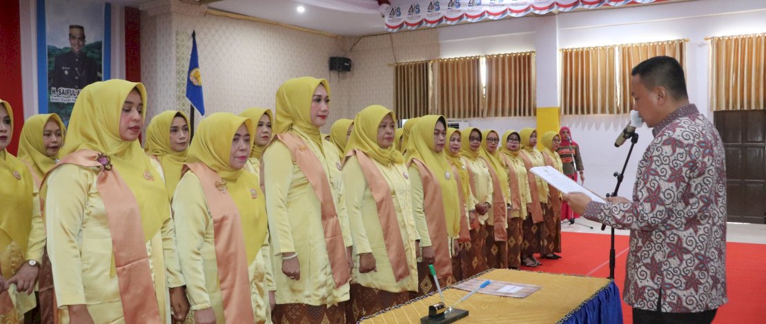 Bupati Kepulauan Selayar, Muh Basli Ali, mengukuhkan Pengurus Gabungan Organisasi Wanita (GOW) Kabupaten Kepulauan Selayar Periode 2021-2026, di Ruang Pola Kantor Bupati, Jum'at, 22 Desember 2023. Bupati Kepulauan Selayar, Muh Basli Ali, mengukuhkan Pengurus Gabungan Organisasi Wanita (GOW) Kabupaten Kepulauan Selayar Periode 2021-2026, di Ruang Pola Kantor Bupati, Jum'at, 22 Desember 2023.