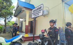 Pastikan Kondusifitas Kamtibmas Jelang Nataru 2024, Brimob Bone Intensifkan Patroli 