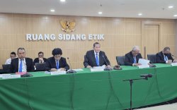 Langgar Kode Etik, Dewas KPK Jatuhkan Sanksi Berat untuk Firli Bahuri