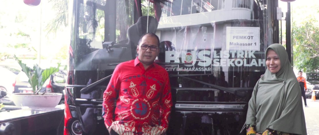 Wali Kota Makassar Moh Ramdhan Pomanto melaunching bus sekolah listrik pada Refleksi Akhir Tahun 2023 Pemerintah Kota Makassar, Rabu, 27 Desember 2023.
