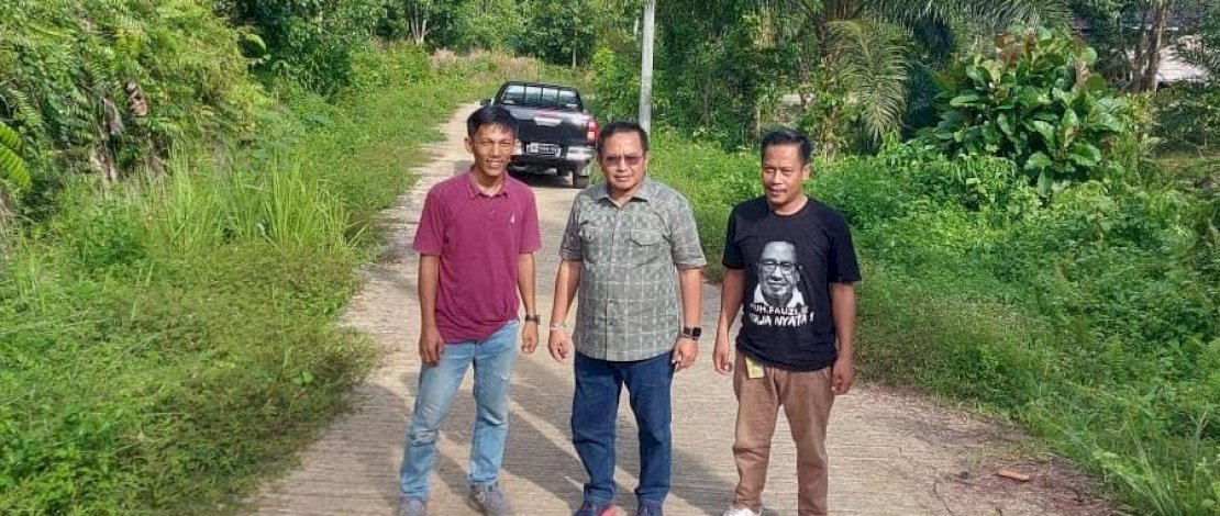 Ketgam : Anggota Komisi V DPR RI Muhammad Fauzi meninjau langsung badan jalan menuju UPT Bantimurung