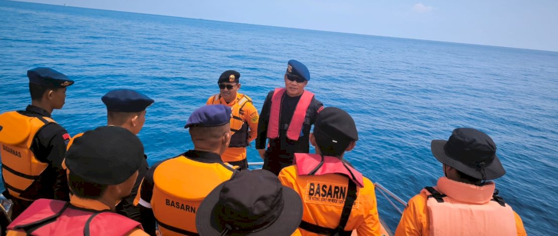 Patroli Bersama : SAR Brimob dan Basarnas  Sasar 4 Mil Teluk Bone