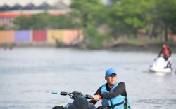 Akhir Pekan! Danny Naik Jetski hingga Santap Ikan di Kampung Nelayan Barombong