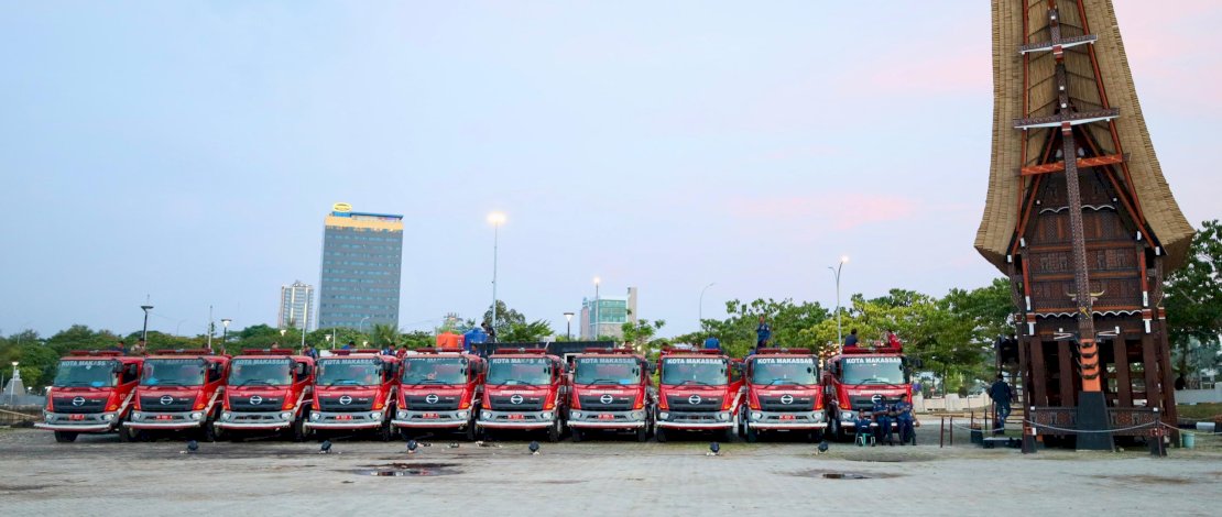 Damkar Kota Makassar akan menghibur pengunjung Anjungan Losari tepatnya di Tugu MNEK Kawasan CPI. Damkar Kota Makassar akan menghibur pengunjung Anjungan Losari tepatnya di Tugu MNEK Kawasan CPI.