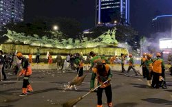 Jakarta Bersihkan 130 Ton Sampah Setelah Tahun Baru 2024