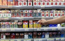 Jokowi Larang Isi Rokok per Bungkus di Bawah 20 Batang 